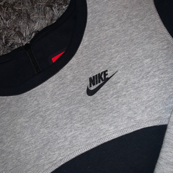 Nike Pullover - Picture 2 of 5
